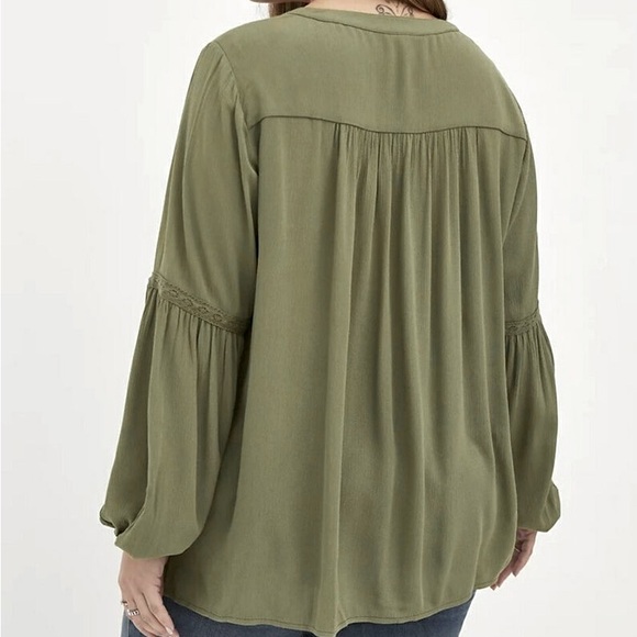 𝐓𝐎𝐑𝐑𝐈𝐃 | CRINKLE GAUZE EMBROIDERED PEASANT SLEEVE TOP - Picture 2 of 13